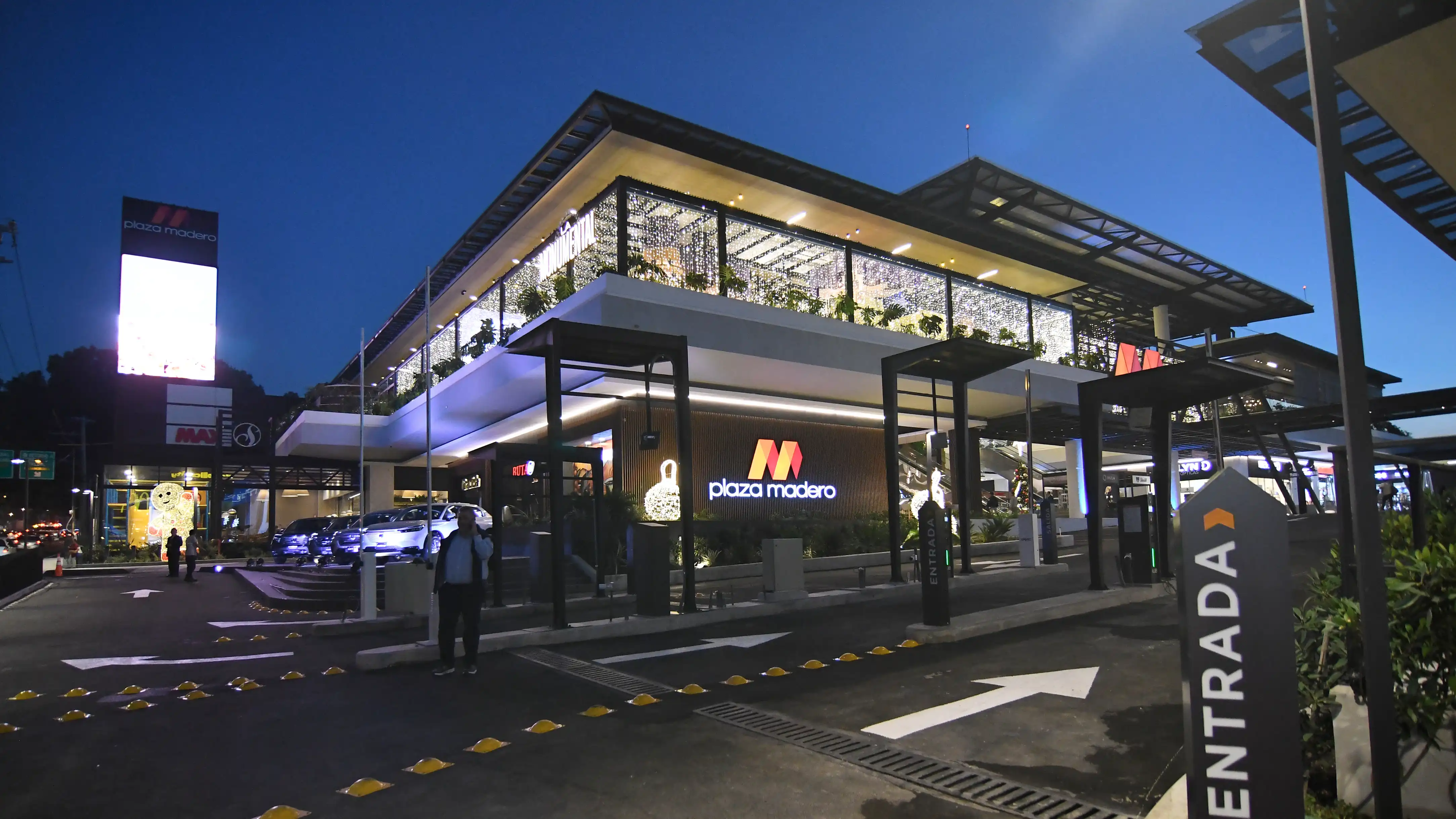 Una nueva plaza comercial en la Ciudad de Guatemala.